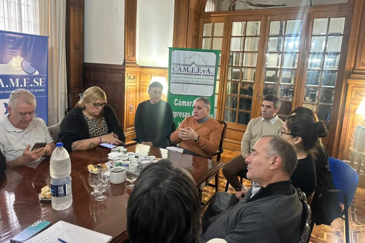 mesa de trabajo con SRT